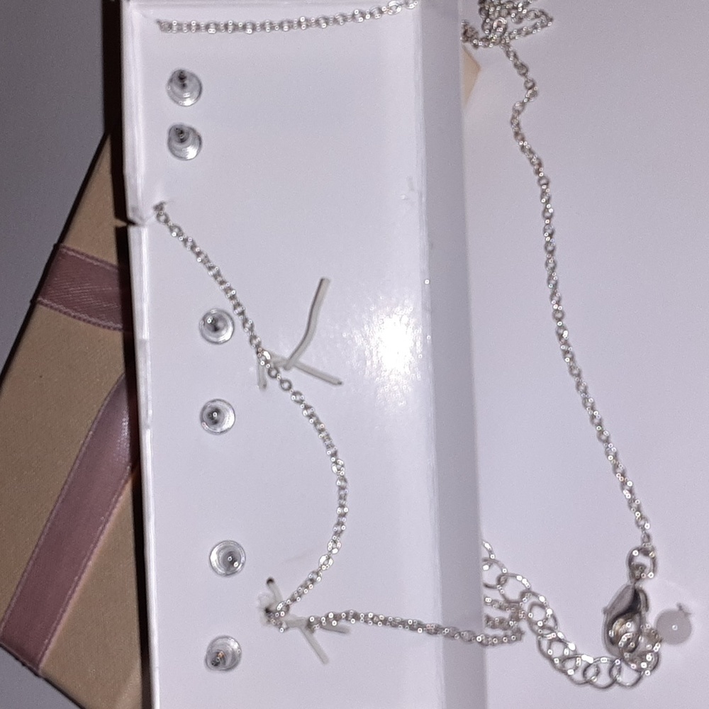 Avon Vintage Necklace & Earrings Silvertone Charms Butterflies, Round, Roses - Picture 5 of 5